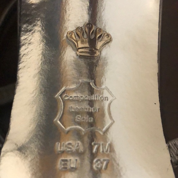 Beautiful silver heels with pretty shimmer strap - Picture 4 of 4